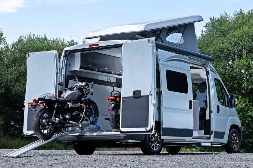 Autocaravanas con garaje para motos